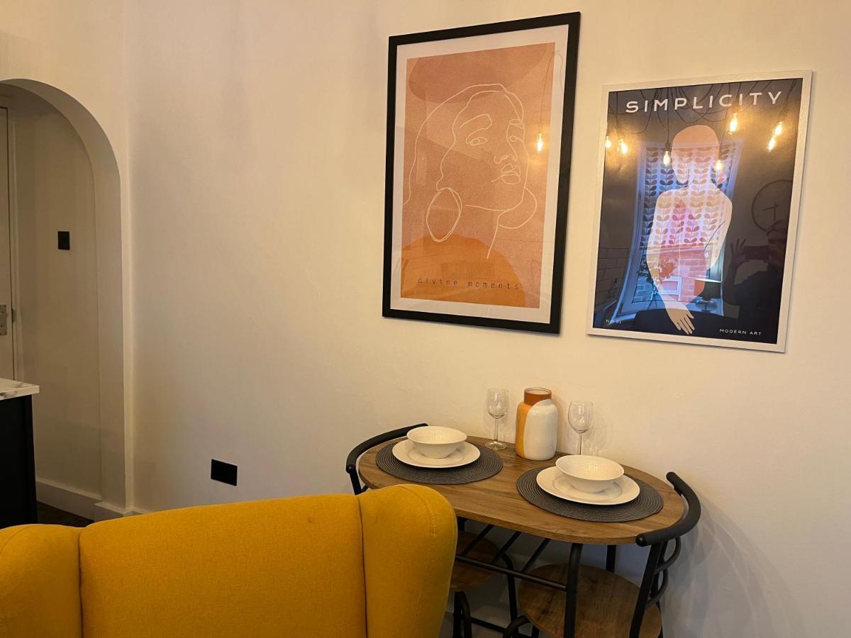Modern & Retro Two Bedroom Apartment In バーンズリー エクステリア 写真