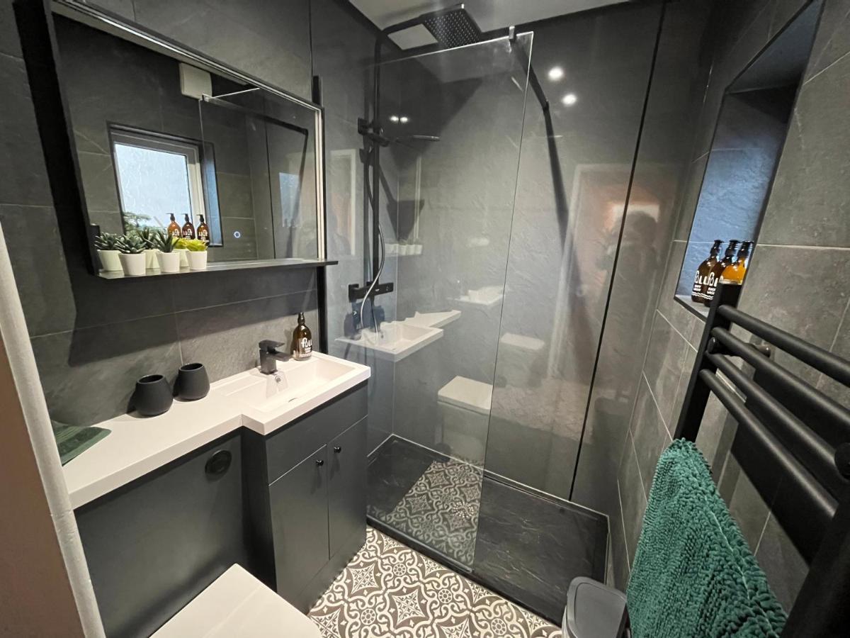 Modern & Retro Two Bedroom Apartment In バーンズリー エクステリア 写真