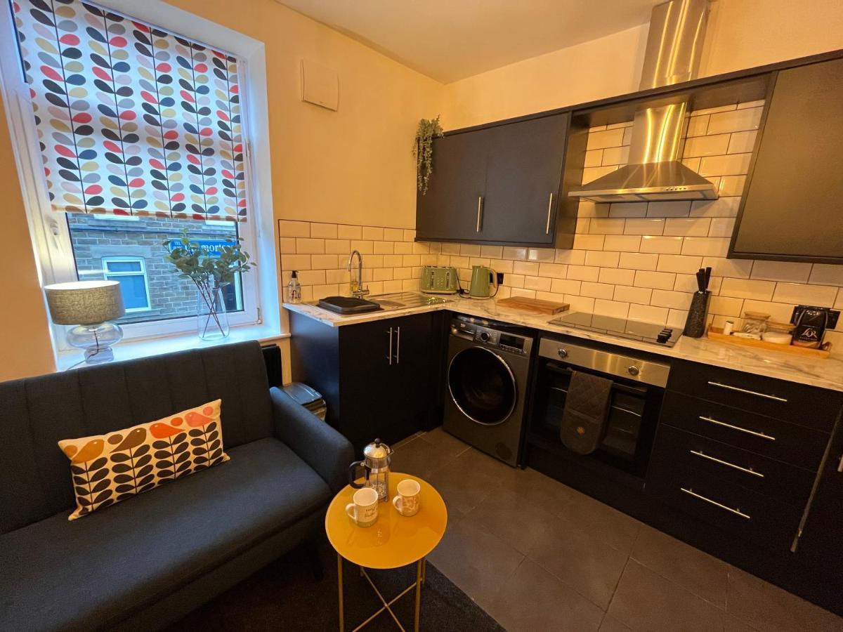 Modern & Retro Two Bedroom Apartment In バーンズリー エクステリア 写真